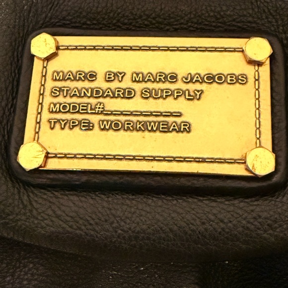 Marc by Marc Jacobs Classic Q Natasha Crossbody w/ Black Pebbled Leather Gold HW - Picture 2 of 16